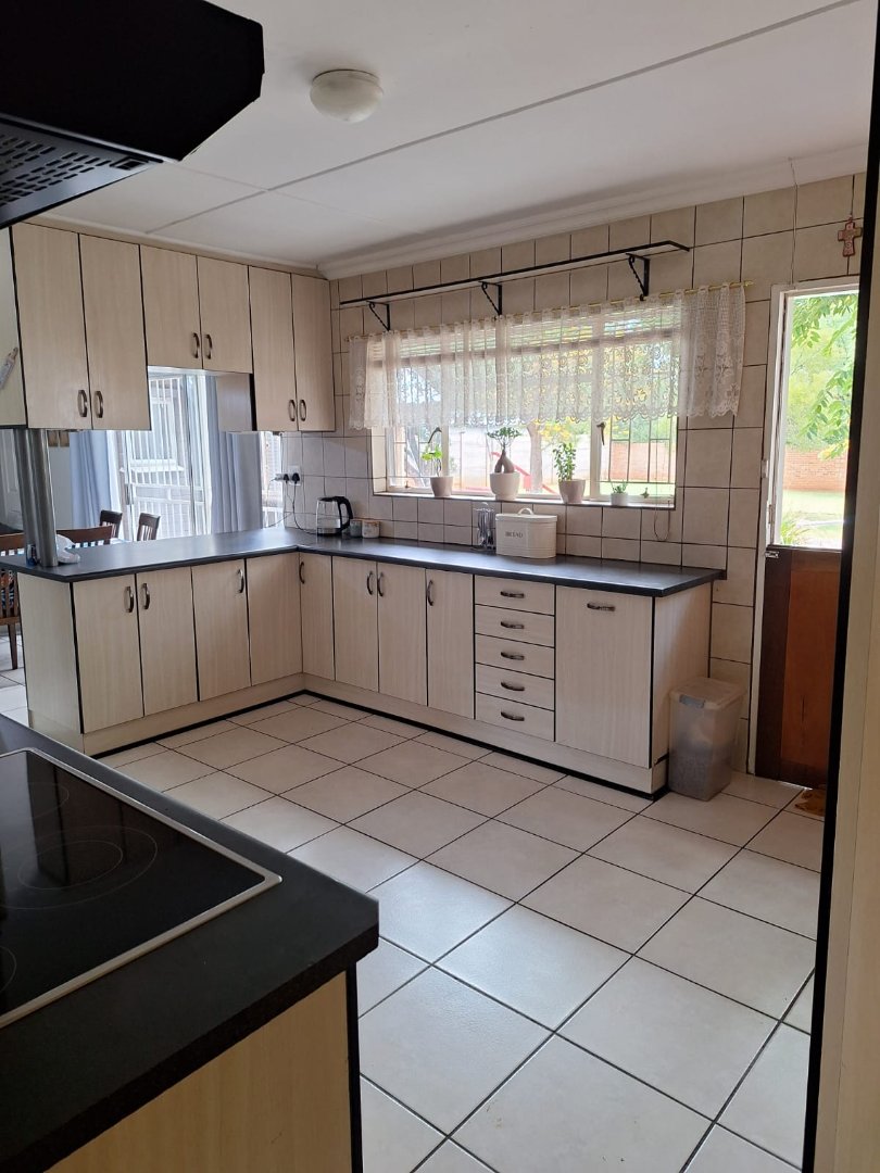 4 Bedroom Property for Sale in Langenhovenpark Free State